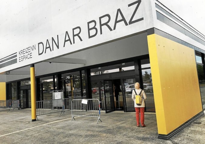 A quimper a l espace dan ar braz on vaccine 650 personnes 5669733 676x477p